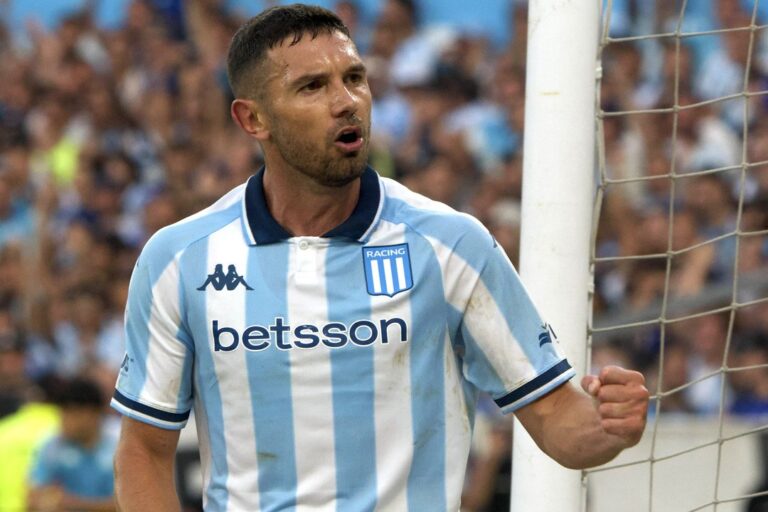 Racing busca levantar cabeza ante Argentinos Juniors y sumar su primer triunfo en el año