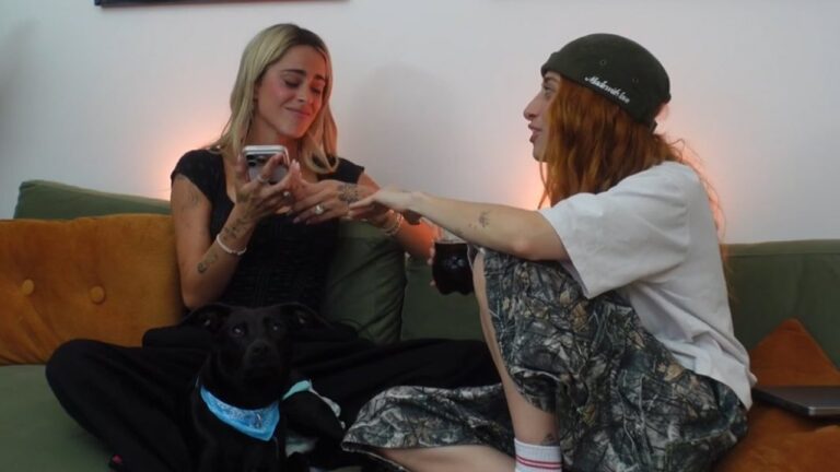 Tini Stoessel y Luli González recrearon la histórica pelea entre Pampita y Moria Casán