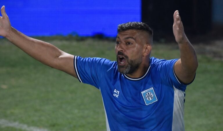 Alicio Dagatti estalló tras la goleada: “La camiseta de Estudiantes de Río Cuarto no se negocia”