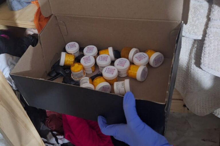 Imputan a mujeres por comercializar un suplemento dietario con sustancias nocivas