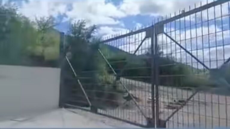 Denunciaron que una minera tapó el acceso a un arroyo