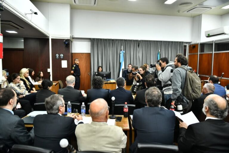 Juicio por la muerte de Maradona: el fiscal calificó de “grupo de improvisados” a los imputados