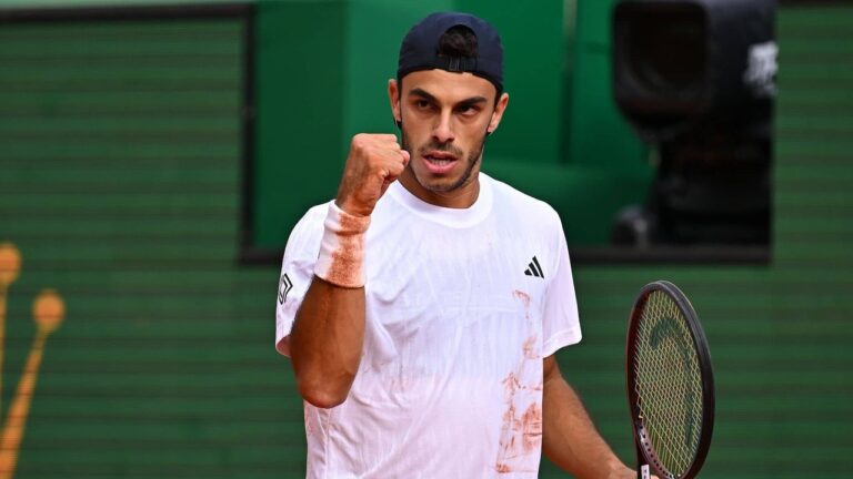 Cerúndolo superó una dura prueba ante Tsitsipas para avanzar en el Masters 1000 de Montecarlo